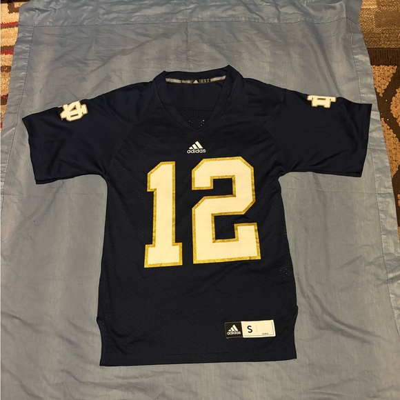 Notre Dame fighting Irish football jersey. This one is awesome size S/M 19 x 31 - Picture 1 of 5